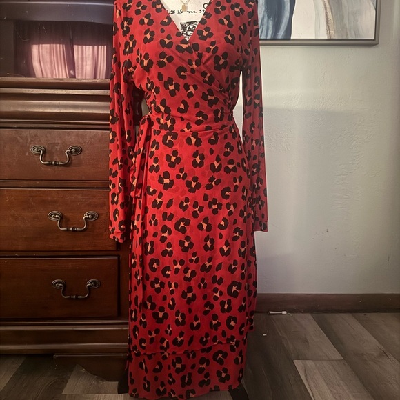 NWOT Cabi Viviene Siren Wrap Dress Size M #5771 Red leopard Print Dress - Picture 3 of 15